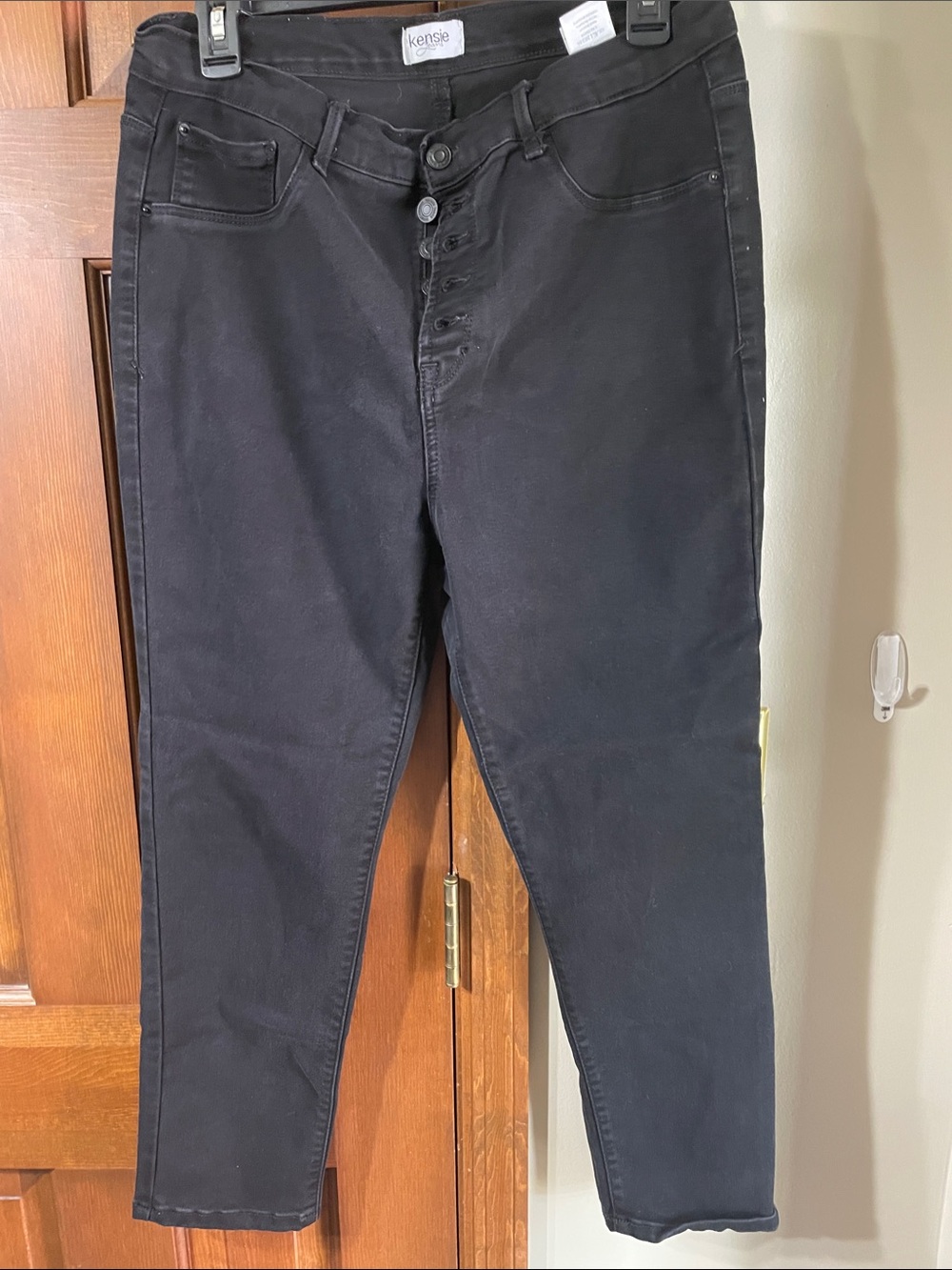 Kensie Women Black Button-Fly Jeans. Size 14